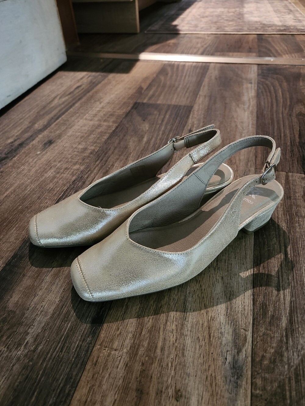 Leather Champagne Dorking By Fluchos Pamel Kitten Heels Sz 6.5